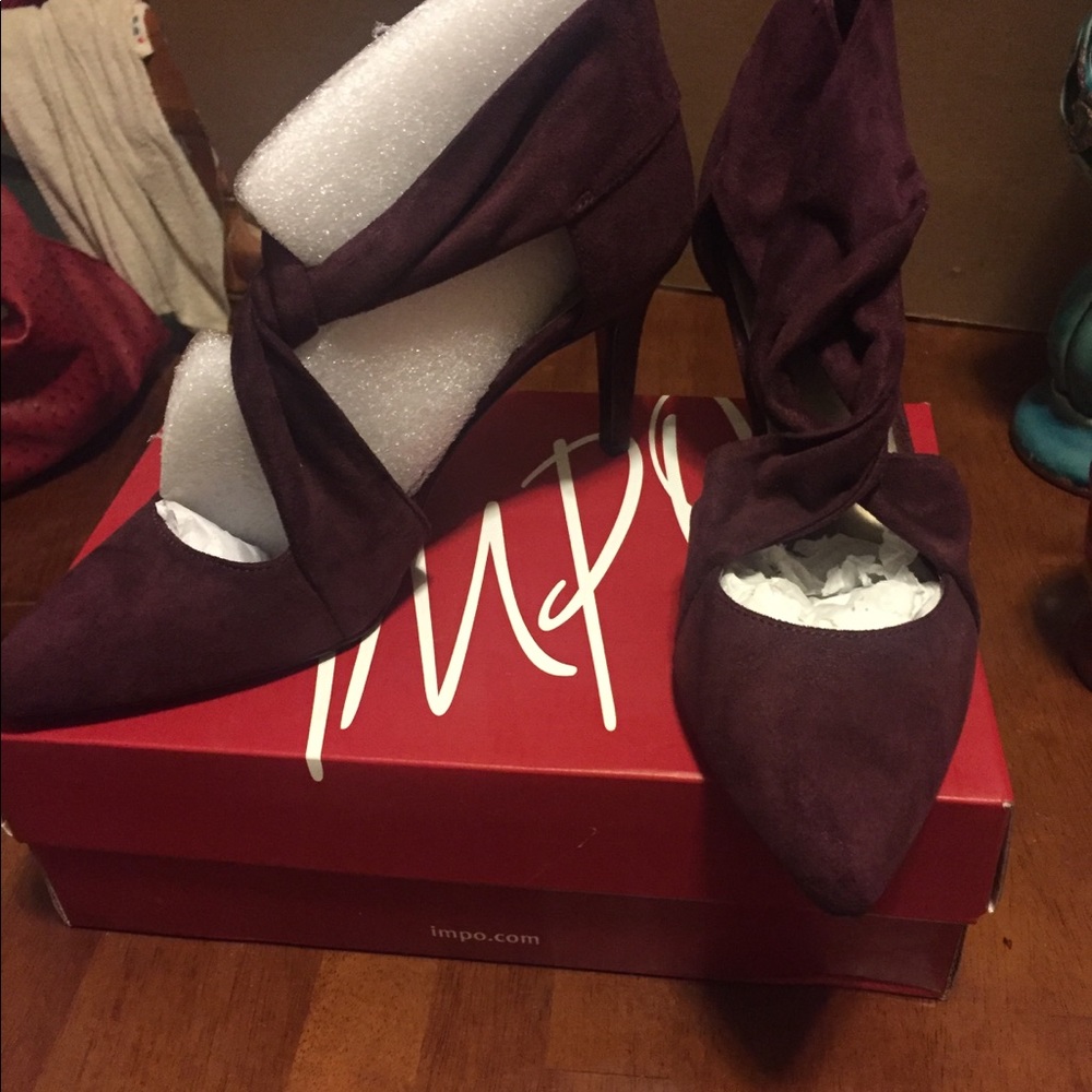 New Impo 10M Burgundy Telus Suede Pumps